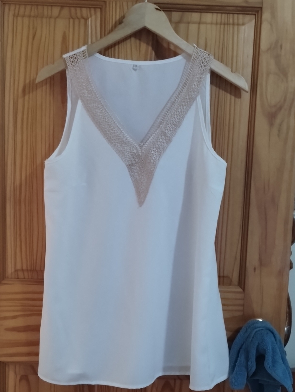 Sleeveless Cream V-Neck Lace Trim Top